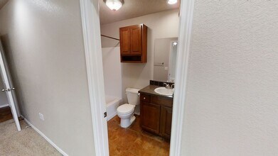 1105 W 15th St in Portales, NM - Building Photo - Building Photo