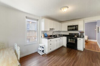 17 Wright Ave in Medford, MA - Building Photo - Building Photo