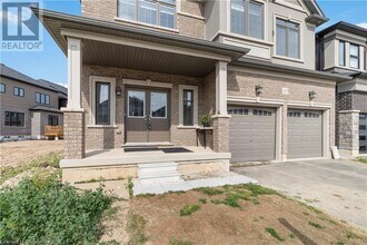49 Dennis Ave in Brantford, ON - Building Photo - Building Photo