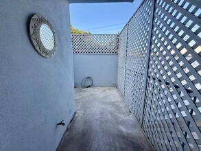 1937 Euclid St, Unit #105 in Santa Monica, CA - Building Photo - Building Photo