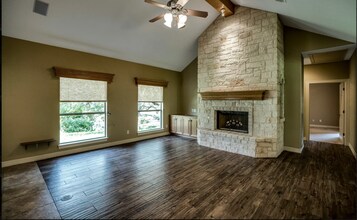 217 Mecca Dr in San Antonio, TX - Building Photo - Building Photo