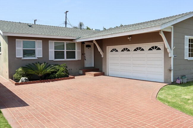 5523 134th Pl in Hawthorne, CA - Building Photo - Building Photo