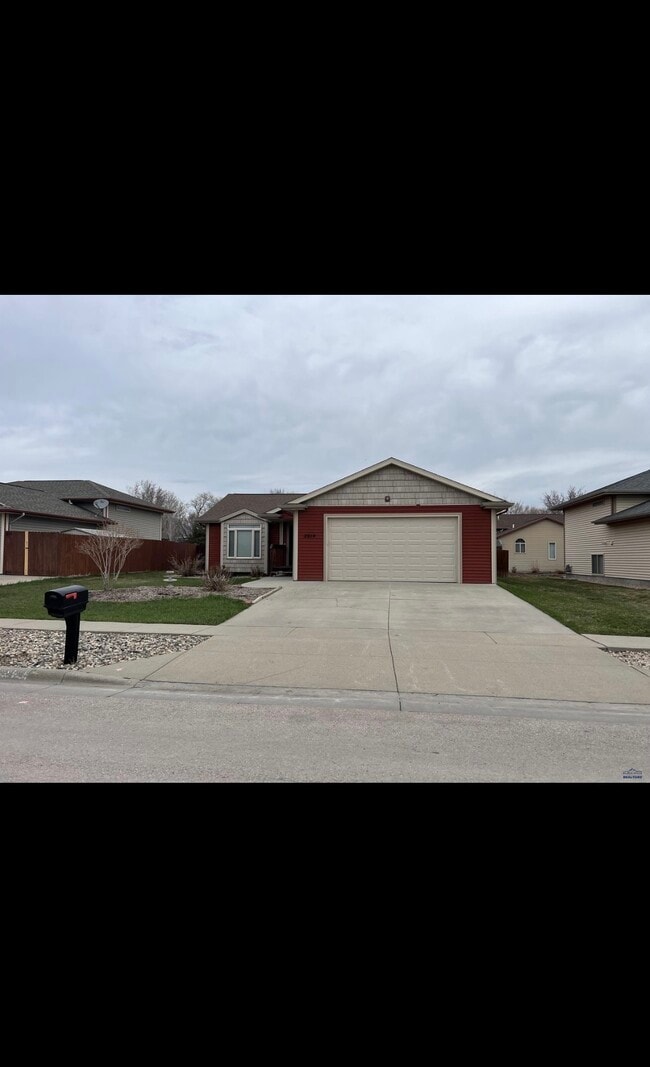 property at 2914 Hoefer Ave