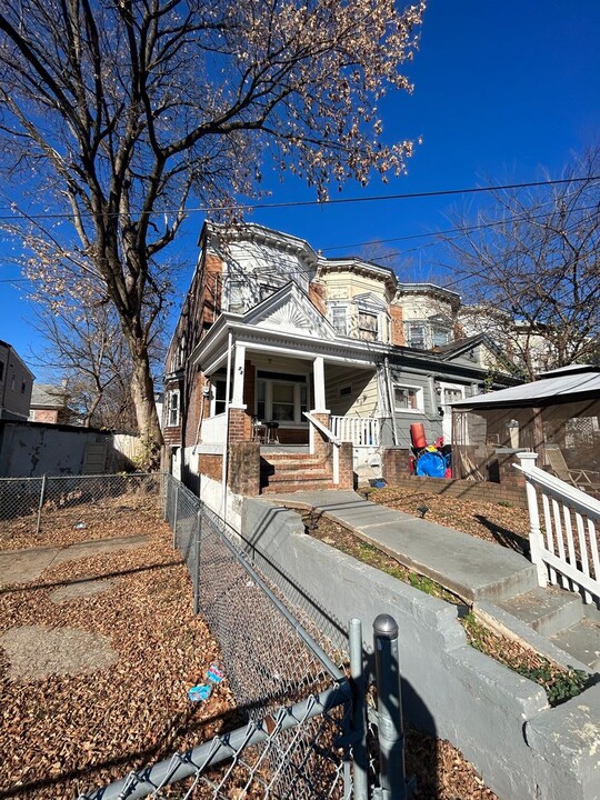 73 General Greene Ave in Trenton, NJ - Building Photo