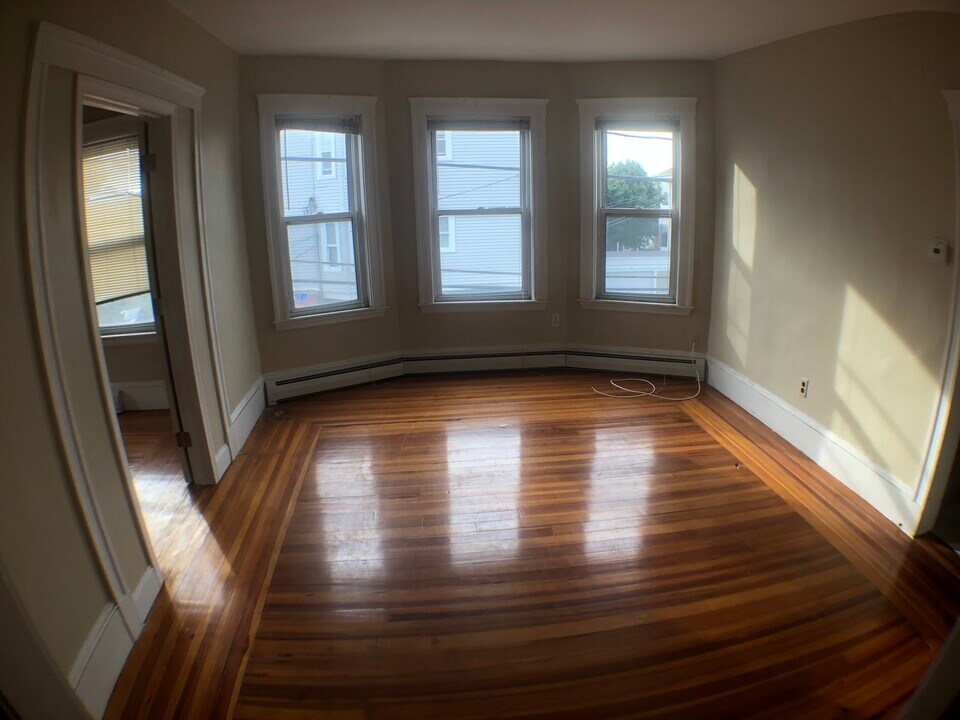 49 Conwell Ave, Unit 2 in Somerville, MA - Building Photo