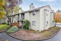 Pine Grove Condominiums in Aloha, OR - Building Photo - Building Photo