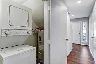 1405 Castle Ct in Houston, TX - Building Photo - Building Photo