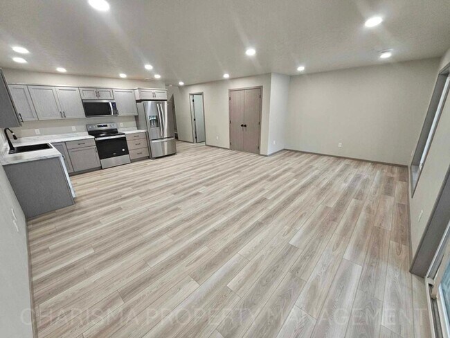 711 Dakota-Unit -711 N Dakota in Dell Rapids, SD - Building Photo - Building Photo
