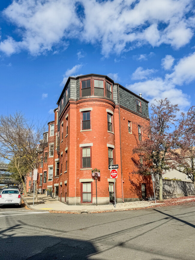 27 Beacon St in Chelsea, MA - Foto de edificio - Building Photo