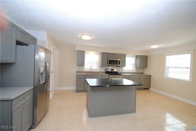 26650 Detroit Rd in Westlake, OH - Building Photo - Building Photo