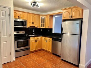 6175 NW 57th St in Tamarac, FL - Foto de edificio - Building Photo