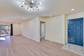 3322 Shasta Dr in San Mateo, CA - Building Photo - Building Photo