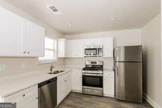 10057 Tara Glynn Dr in Hampton, GA - Building Photo - Building Photo