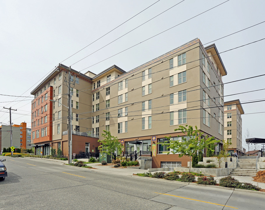 Plaza Roberto Maestas in Seattle, WA - Foto de edificio