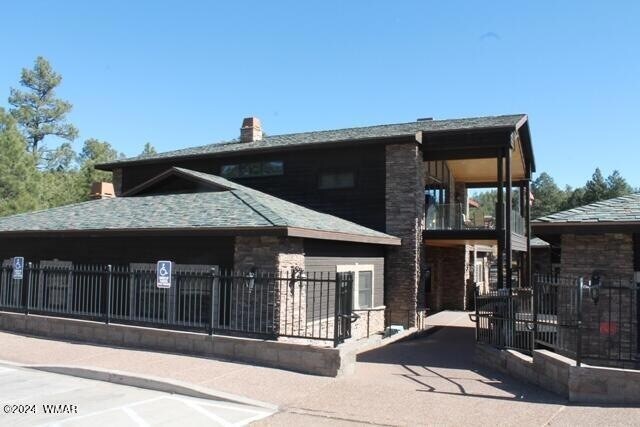 2450 S White Mountain Rd, Unit Apt A in Show Low, AZ - Foto de edificio