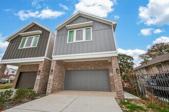 1502 Hussion St in Houston, TX - Building Photo - Building Photo