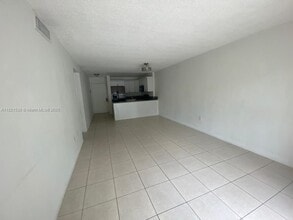 13920 Lake Placid Ct in Hialeah, FL - Building Photo - Building Photo