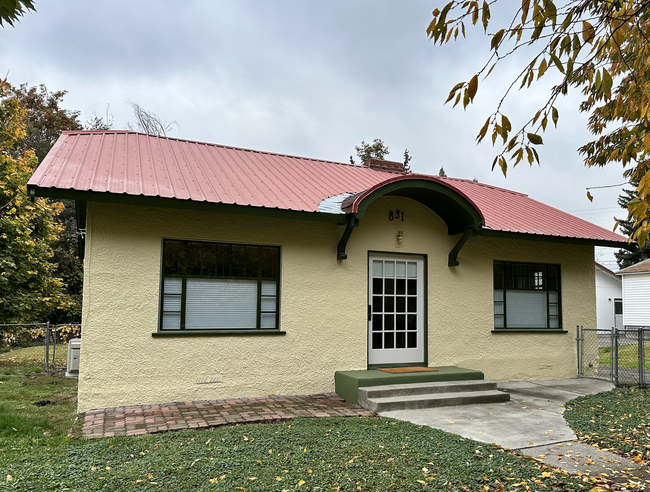 831 Valencia St in Walla Walla, WA - Foto de edificio - Building Photo