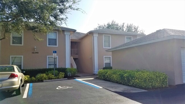 12341 Notting Hill Lane, Unit 28 in Bonita Springs, FL - Foto de edificio - Building Photo