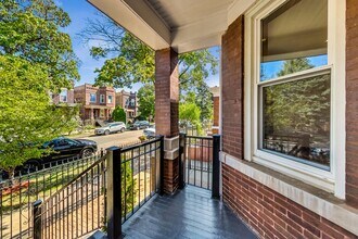 2254 N Springfield Ave in Chicago, IL - Building Photo - Building Photo