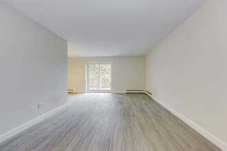 Portage Place in Niagara Falls, ON - Building Photo - Building Photo