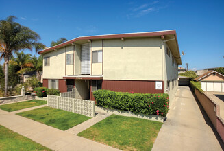 11966 Oxford Ave in Hawthorne, CA - Foto de edificio - Building Photo