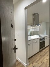 1835 CAMDEN AVE. LP in Los Angeles, CA - Building Photo - Interior Photo