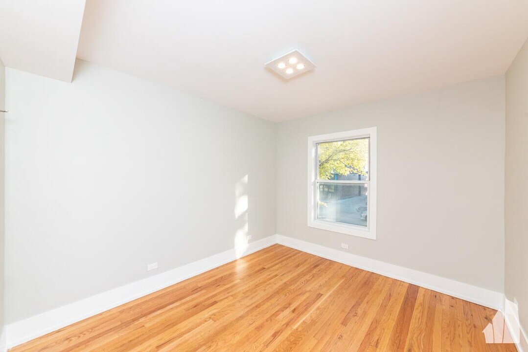 1122 W Addison St in Chicago, IL - Building Photo