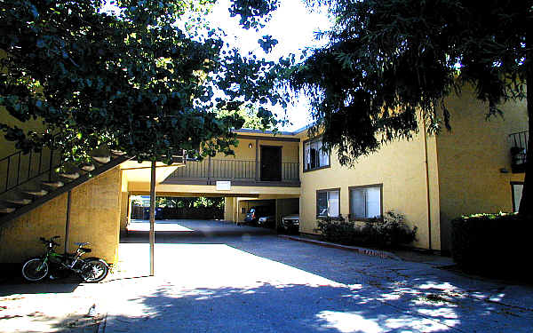 11 S Delaware St in San Mateo, CA - Foto de edificio - Building Photo