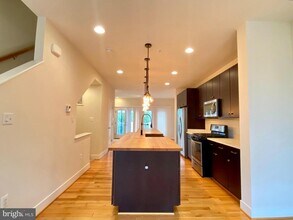 924 King Farm Blvd in Rockville, MD - Building Photo - Building Photo