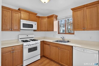 155 Cottonwood Rd in Newington, CT - Building Photo - Building Photo