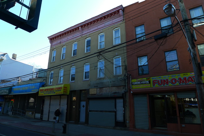 3830 White Plains Rd in Bronx, NY - Building Photo - Building Photo