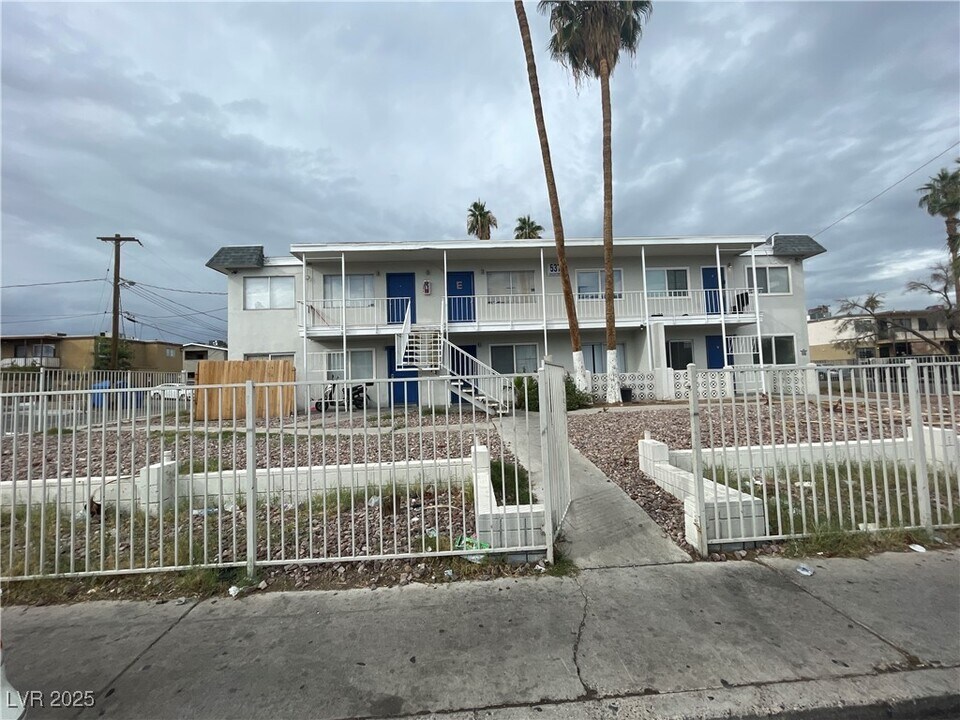 537 Calcaterra Cir in Las Vegas, NV - Building Photo