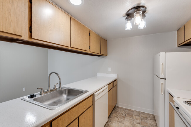 Cedar Trail Apartments in Kalamazoo, MI - Building Photo - Interior Photo