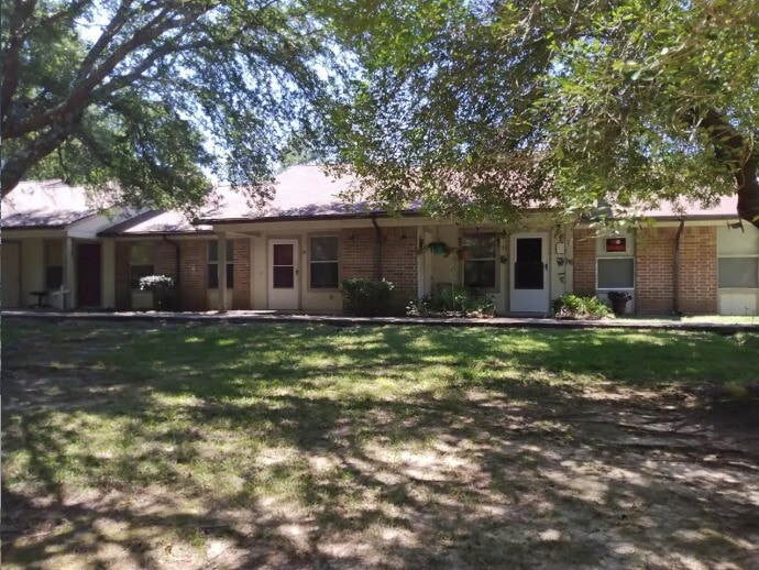 310 W Childers St in Jasper, TX - Building Photo