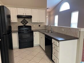 134 Gardenside Dr in Alabaster, AL - Building Photo - Building Photo