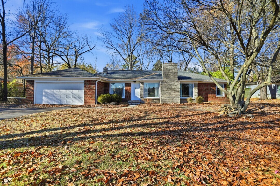 7026 Spring Mill Rd in Indianapolis, IN - Building Photo