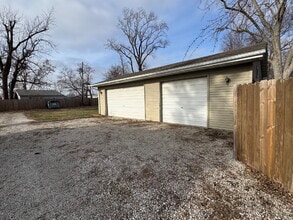 417 S State St in Chatham, IL - Foto de edificio - Building Photo