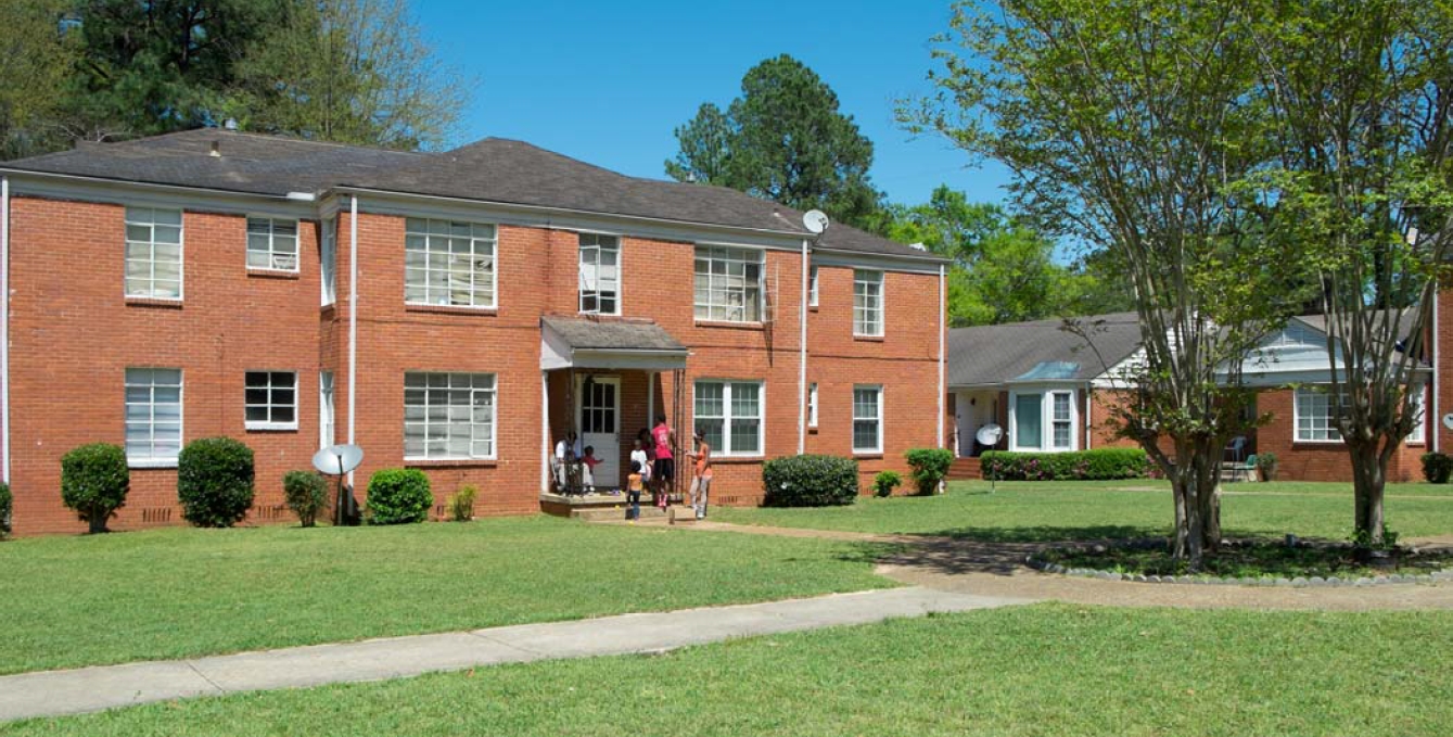 Country Club Apartments in Greenville, AL - Building Photo