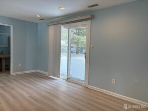 31 Tall Oaks Dr in East Brunswick, NJ - Building Photo - Building Photo