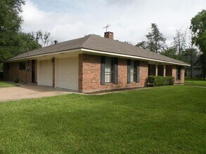 785 Bader Dr in Bellville, TX - Building Photo - Building Photo