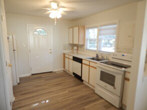 4910 Wrightsville Ave in Wilmington, NC - Building Photo - Building Photo