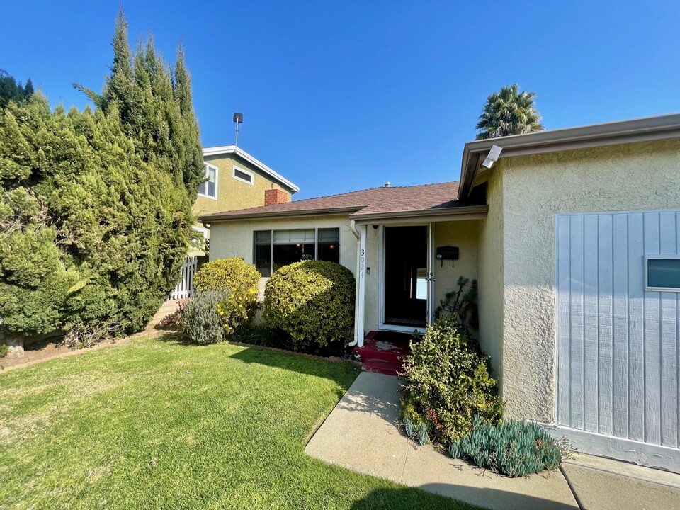 3024 Thatcher Ave, Unit 5 in Marina Del Rey, CA - Building Photo