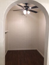 945 Hilgard Ave, Unit 205 in Los Angeles, CA - Building Photo - Building Photo