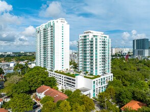 Terrazas River Park Village Apartments in Miami, FL - Foto de edificio - Building Photo