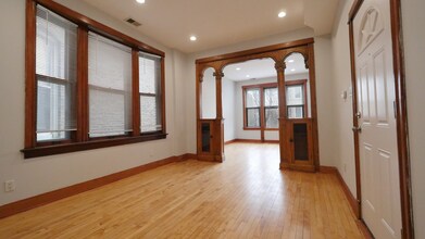 1422 N Maplewood Ave, Unit 2F in Chicago, IL - Foto de edificio - Building Photo