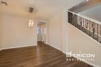 26011 N Sandstone Way in Surprise, AZ - Foto de edificio - Building Photo