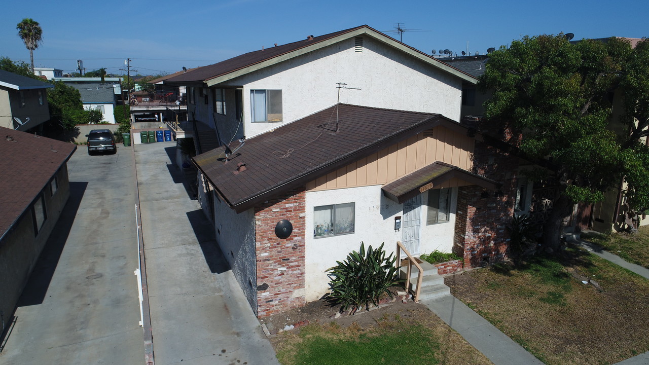 11626 Menlo Ave in Hawthorne, CA - Building Photo