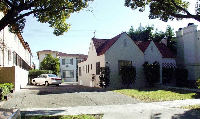 475 E Orange Grove Ave in Burbank, CA - Building Photo - Building Photo