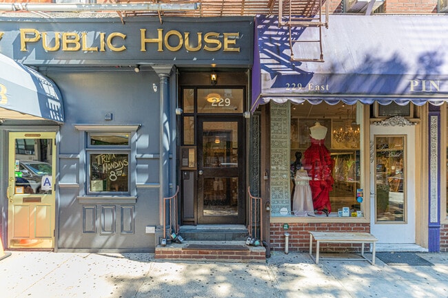 229 E 84th St in New York, NY - Foto de edificio - Building Photo